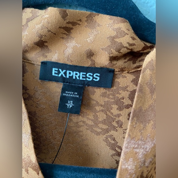 Express buttoned down blouse - Picture 5 of 8